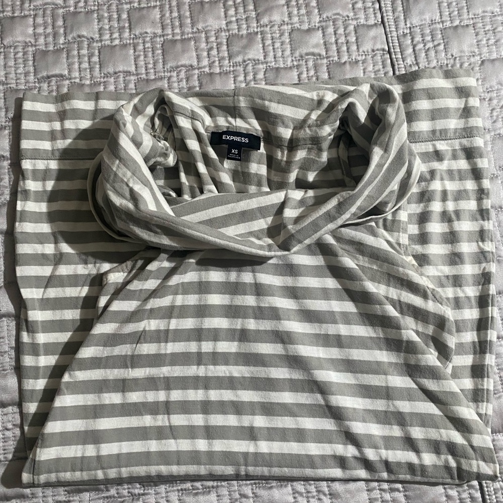 Sleeveless turtle neck tunic top